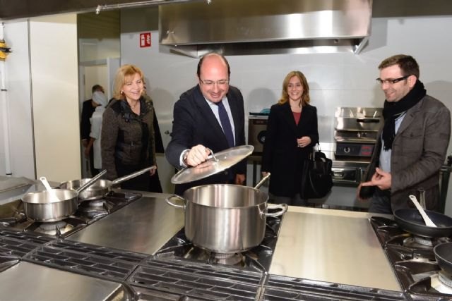 Pedro Antonio Sánchez: La Escuela de Hostelería de Cáritas es una oportunidad de formación y empleo digno para quien más lo necesita - 1, Foto 1