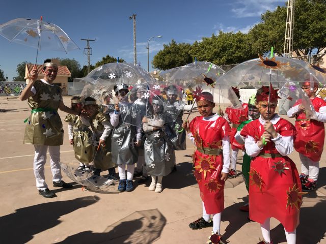 El colegio de San Cayetano celebra su décimo aniversario, recreando todos los Carnavales celebrados en estos diez años. - 3, Foto 3