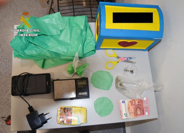 La Guardia Civil desmantela un activo punto de elaboración y venta al menudeo de distintas sustancias estupefacientes - 2, Foto 2