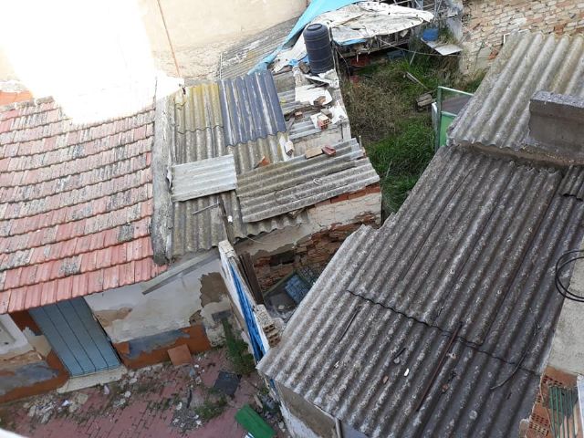 PSOE: Vecinos de la calle Córdoba ´conviven´ con ratas, amianto, insectos y olores a animales muertos procedentes de un solar abandonado - 4, Foto 4
