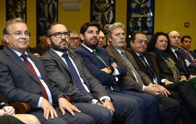 La Comunidad solicita al Ministerio que los vuelos entre la Región y Madrid y Barcelona se declaren Obligación de Servicio Público - 1, Foto 1