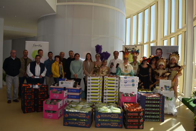 Los personajes del Carnaval reciben su peso en productos de proximidad - 1, Foto 1