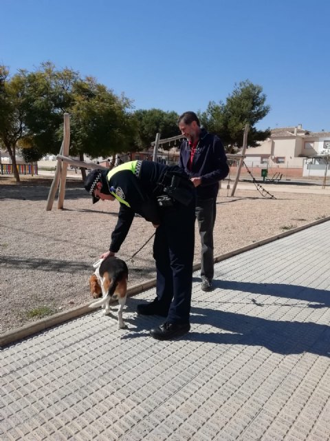 La Policía Local controla que las mascotas lleven el microchip en una campaña pública de concienciación - 1, Foto 1