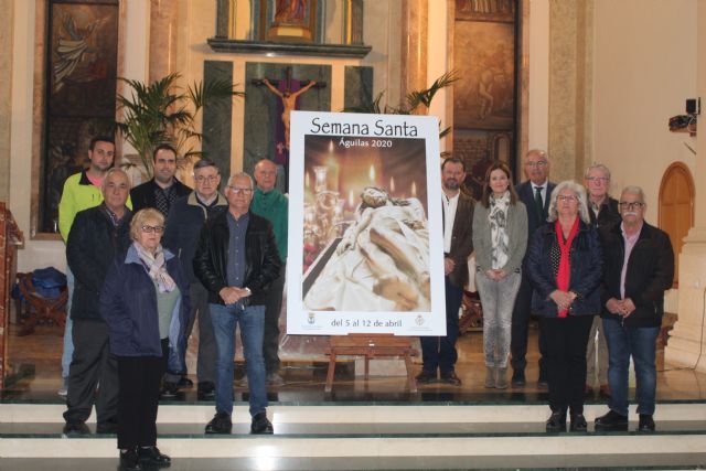 El Cabildo de Cofradías presenta el libro y el cartel anunciador de la Semana Santa - 1, Foto 1