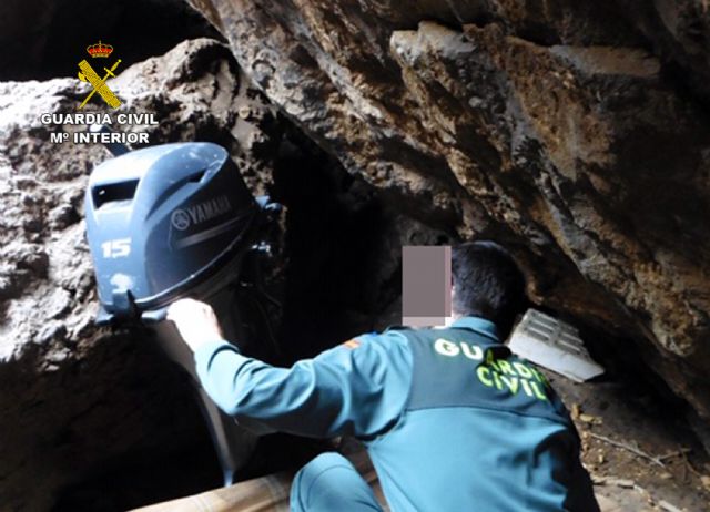 La Guardia Civil sorprende a dos pescadores furtivos en Cartagena - 1, Foto 1