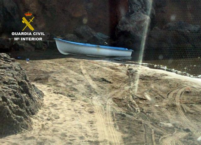 La Guardia Civil sorprende a dos pescadores furtivos en Cartagena - 2, Foto 2