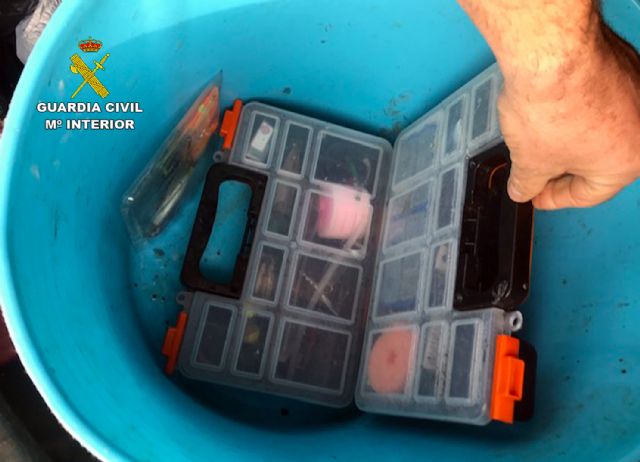 La Guardia Civil sorprende a dos pescadores furtivos en Cartagena - 3, Foto 3