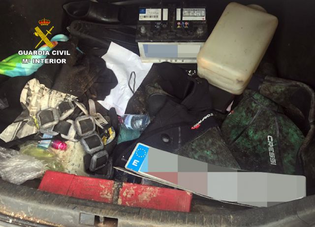 La Guardia Civil sorprende a dos pescadores furtivos en Cartagena - 4, Foto 4