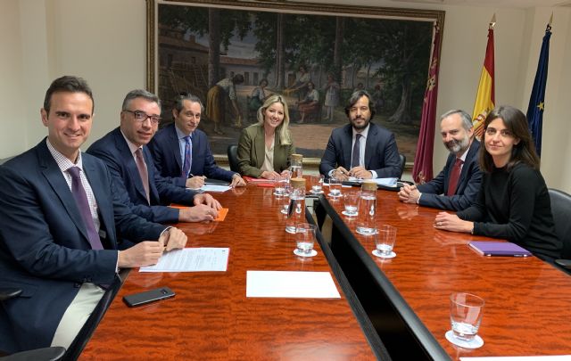 El Gobierno regional negocia con Sabic la posible recolocación de los trabajadores afectados por el ERE de la compañía - 1, Foto 1