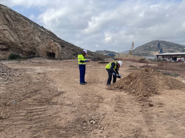 Comienzan los trabajos de caracterización de suelos que definirán el proyecto de descontaminación de la parcela de Peñarroya - 2, Foto 2