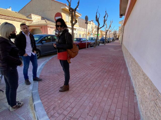 El Ayuntamiento mejora la pavimentación y señalización en dos calles de Corvera - 1, Foto 1