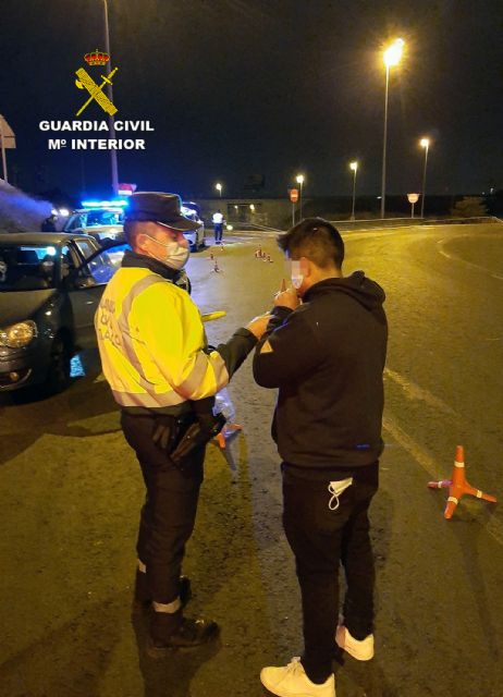 La Guardia Civil alude a una conducción responsable evitando el consumo de drogas y alcohol al volante - 2, Foto 2
