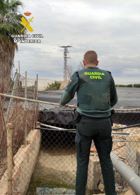 La Guardia Civil rescata in extremis a un joven que había caído a una balsa de riego - 3, Foto 3