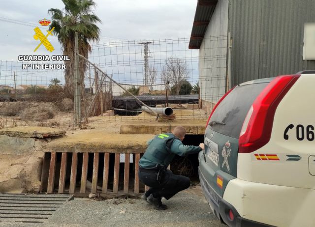 La Guardia Civil rescata in extremis a un joven que había caído a una balsa de riego - 4, Foto 4
