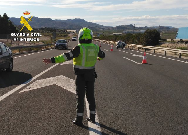 La Guardia Civil investiga a una conductora por circular más de cuatro km en sentido contrario y bajo los efectos del alcohol - 1, Foto 1