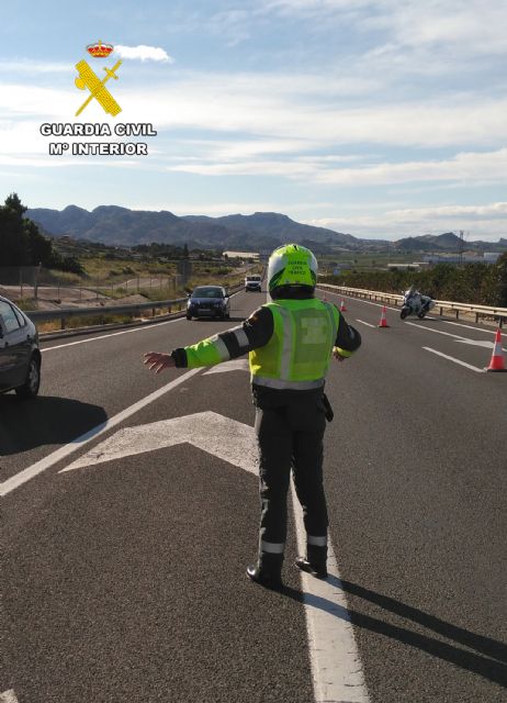 La Guardia Civil investiga a una conductora por circular más de cuatro km en sentido contrario y bajo los efectos del alcohol - 2, Foto 2