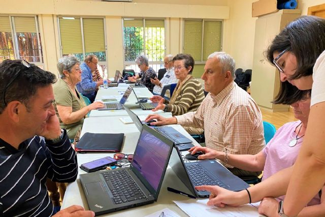 El Proyecto SAGA pone al día en conocimientos digitales a más de 300 personas en situación de vulnerabilidad - 1, Foto 1