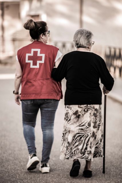 Cinfa y Cruz Roja colaboran para atender a 900 personas cuidadoras de familiares mayores o dependientes - 1, Foto 1