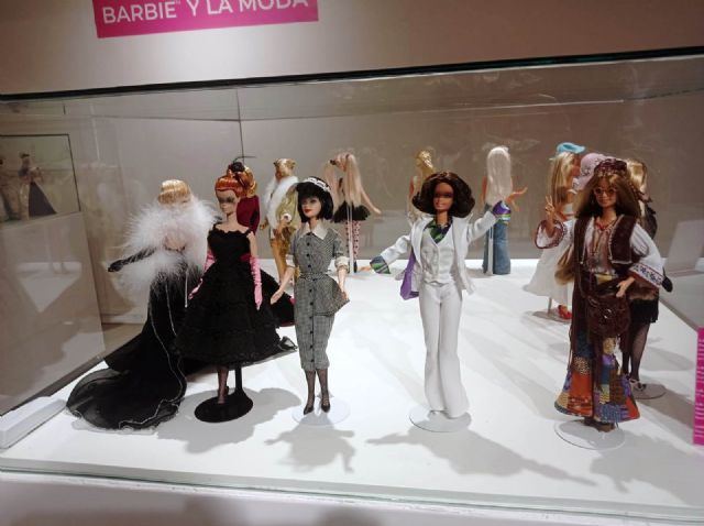 El Museo de la Huerta, el Archivo Municipal y la Biblioteca acogen hasta el 9 de abril una exposición de Barbie - 2, Foto 2