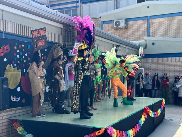 Los personajes de Carnaval visitan el colegio Ramón y Cajal - 2, Foto 2