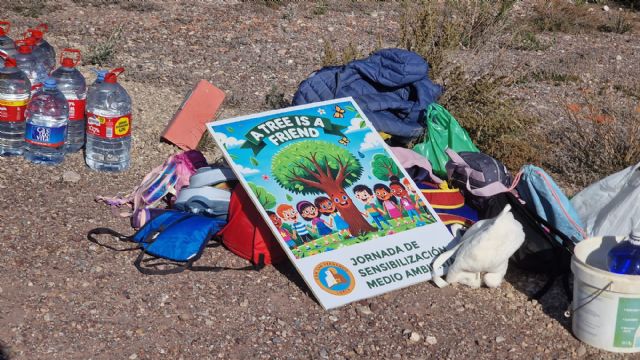 El PSOE de Lorca aplaude la plantación de 100 árboles de acebuches y algarrobos por los alumnos del CBM San Fernando, “una semilla de conciencia” - 5, Foto 5