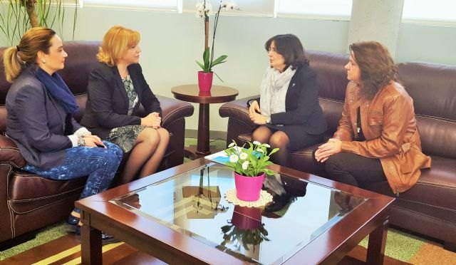 Familia colabora con el colegio de Psicólogos en una jornada sobre servicios sociales de Atención Primaria - 1, Foto 1