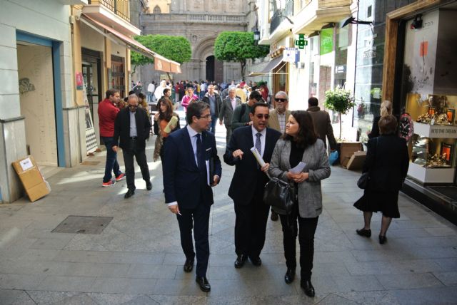 Técnicos municipales revisan las distintas calles que recorrerán las procesiones de Semana Santa - 2, Foto 2