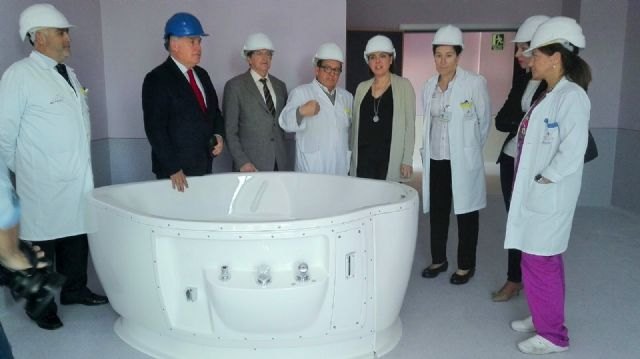 Sanidad contratará a más de 50 nuevos profesionales tras la ampliación del hospital Rafael Méndez de Lorca, Foto 2