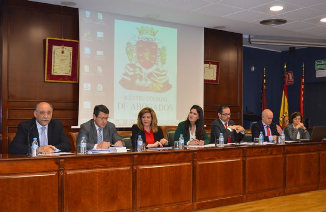 El Colegio de Abogados trata en unas jornadas de aportar soluciones a las víctimas de la violencia familiar - 1, Foto 1