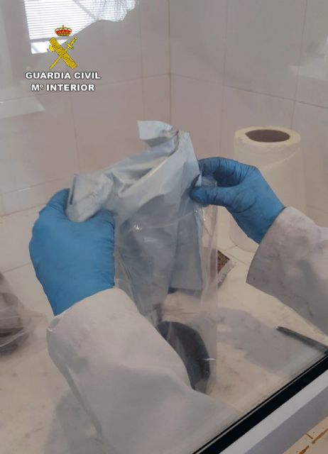 La Guardia Civil interviene más de cinco kilos de cocaína bajo la apariencia de café molido
