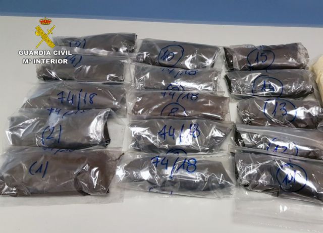 La Guardia Civil interviene más de cinco kilos de cocaína bajo la apariencia de café molido - 4, Foto 4