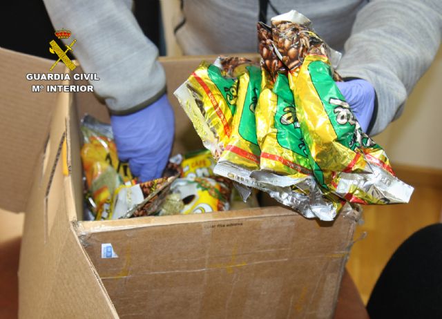 La Guardia Civil interviene más de cinco kilos de cocaína bajo la apariencia de café molido, Foto 7