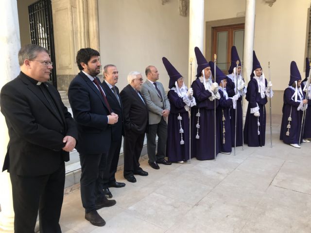 El presidente recibe la convocatoria de la Cofradía de Nuestro Padre Jesús Nazareno de Murcia - 1, Foto 1