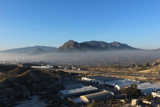 Cieza vuelve a amanecer bajo un densa nube de humo contaminante - 2, Foto 2