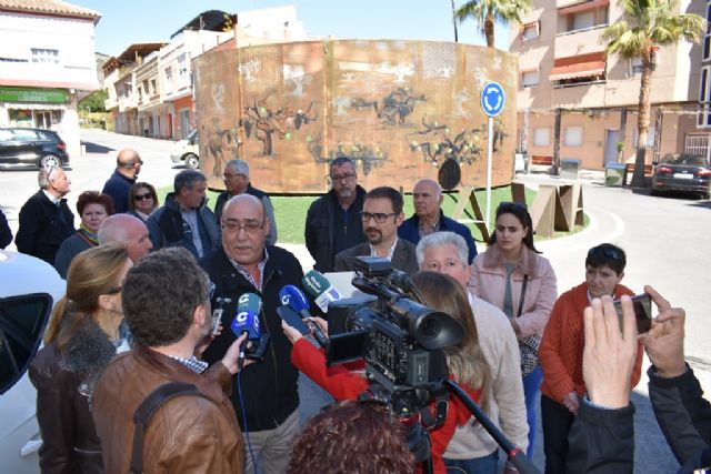 Mateos: Cuando sea Alcalde soterraremos los transformadores de la plaza de los Oficios de La Viña, el monumento a la inoperancia del Partido Popular - 2, Foto 2
