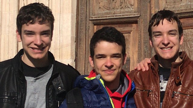 Three students of the IES Juan de la Cierva and Codorniú de Totana participated in the Physics Olympiad in the Region of Murcia with great success