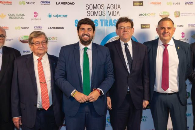 El presidente de la Comunidad, Fernando López Miras, asiste a la gala con motivo del 40 aniversario del trasvase Tajo-Segura - 1, Foto 1