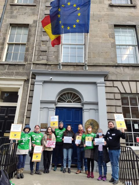 Dos semanas de huelga indefinida: miles de españoles sin pasaporte en Reino Unido ante la indiferencia del Ministerio de Asuntos Exteriores - 1, Foto 1