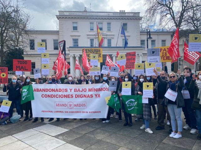 Dos semanas de huelga indefinida: miles de españoles sin pasaporte en Reino Unido ante la indiferencia del Ministerio de Asuntos Exteriores - 5, Foto 5