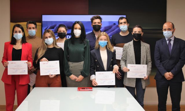 Más de 150 universitarios de la Región amplían su formación en las oficinas comerciales de las embajadas de España en diversos países - 1, Foto 1