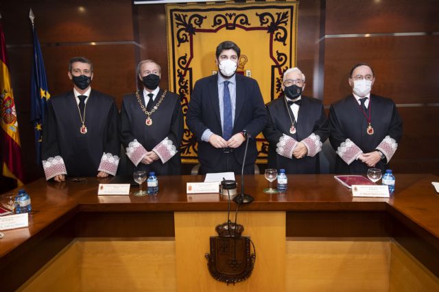López Miras pone en valor la importancia de la ley para afrontar las situaciones más complejas y ensalza la profesionalidad del Consejo Jurídico de la Región - 1, Foto 1