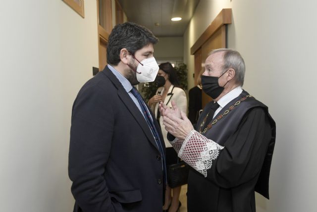 López Miras pone en valor la importancia de la ley para afrontar las situaciones más complejas y ensalza la profesionalidad del Consejo Jurídico de la Región - 2, Foto 2