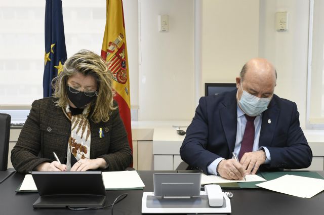 Adif y el Ayuntamiento de Cieza firman un convenio para mejorar la permeabilidad de la infraestructura ferroviaria - 1, Foto 1