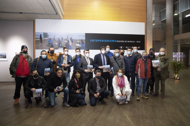 López Miras inaugura la exposición Fotoperiodismo. Región de Murcia 2021 - 1, Foto 1