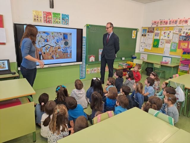 Educación inicia la distribución de 1.654 paneles digitales interactivos en centros de la Región - 1, Foto 1