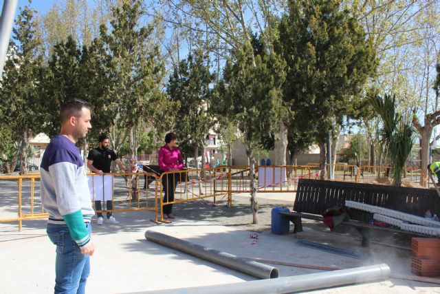 La alcaldesa visita las obras de creación de una pista de skate y los trabajos en la pista deportiva del Parque Augusto Vels - 1, Foto 1