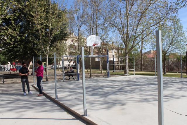 La alcaldesa visita las obras de creación de una pista de skate y los trabajos en la pista deportiva del Parque Augusto Vels - 3, Foto 3