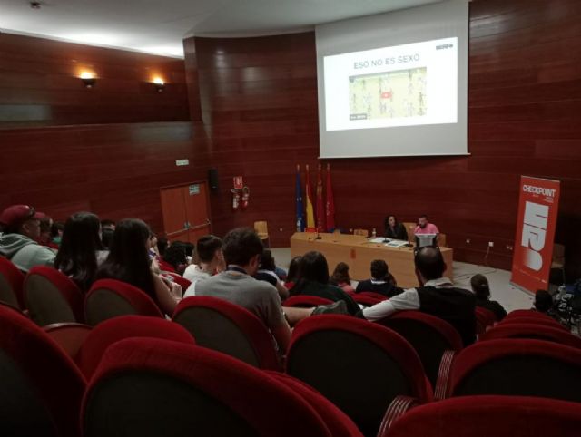 150 alumnos del centro de FP CESUR participan en el taller 'La sexualidad ya no es un tabú' de CheckPoint Murcia - 1, Foto 1