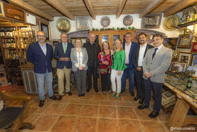 Paqui Bueno regala una nueva campana para el trono de San Juan Evangelista de la Cofradía del Resucitado - 5, Foto 5