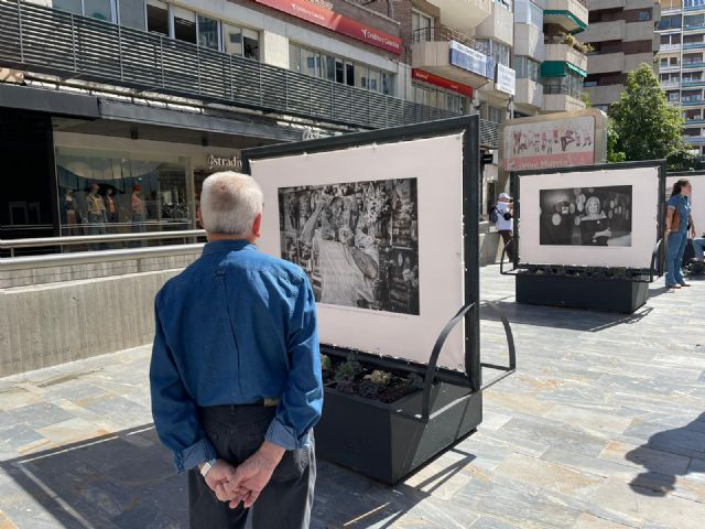 Cultura da visibilidad a los afectados por la Talidomida en la exposición fotográfica de Ana Bernal en la Avenida de la Libertad - 4, Foto 4